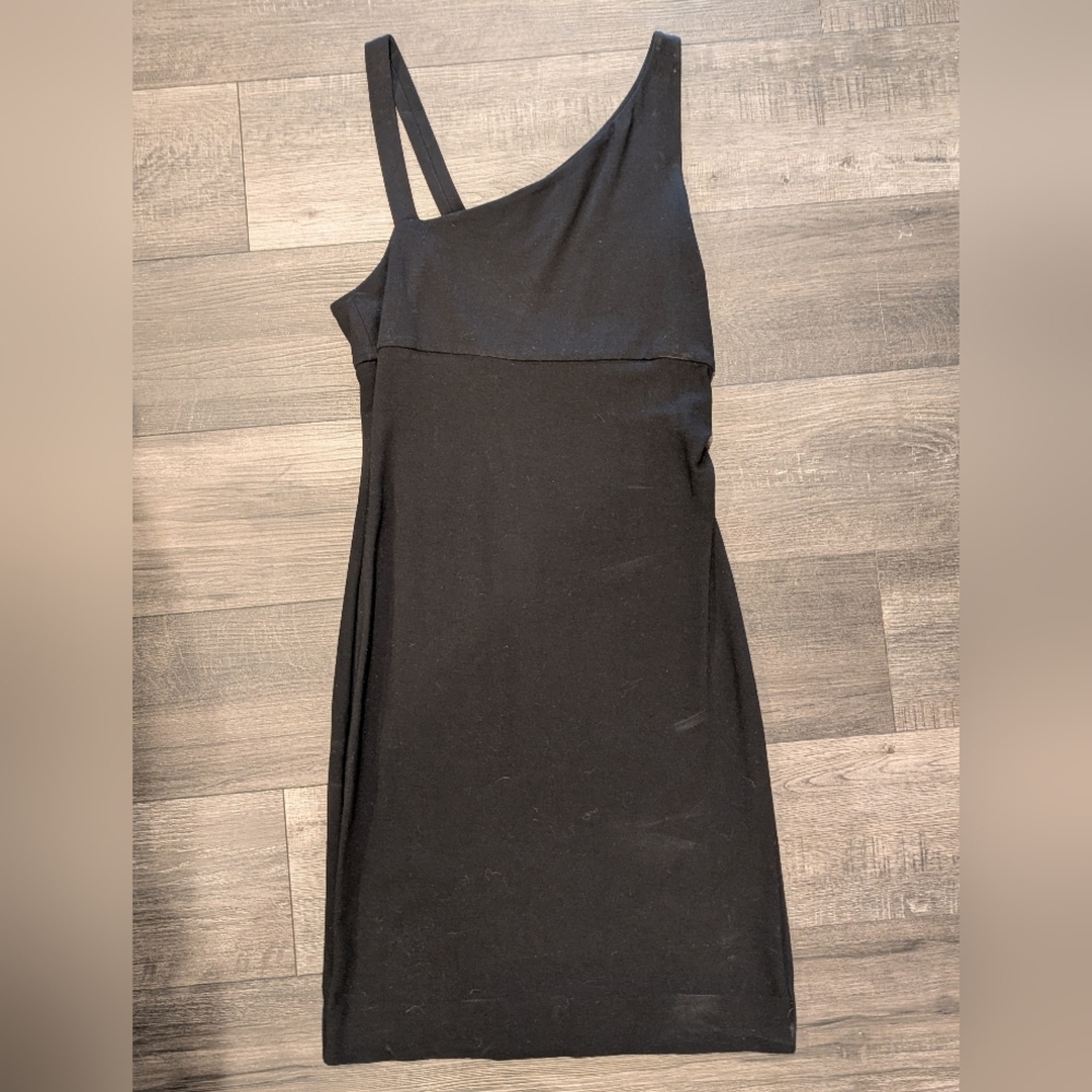 Diane Von Furstenberg Chic Black Dress with Asymmetrical Top
